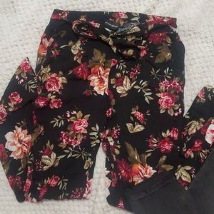 Nice floral dressy pants super cute